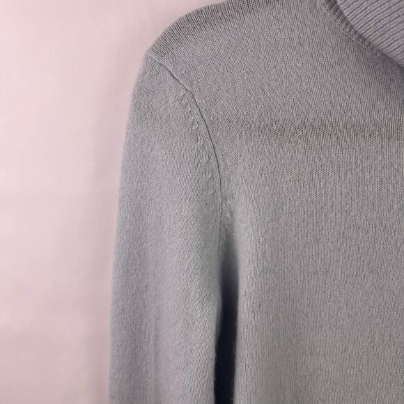 C by Bloomingdale’s Sweater, Glacier Blue, 100% Cashmere, Turtleneck, Soft Knit - Picture 4 of 14